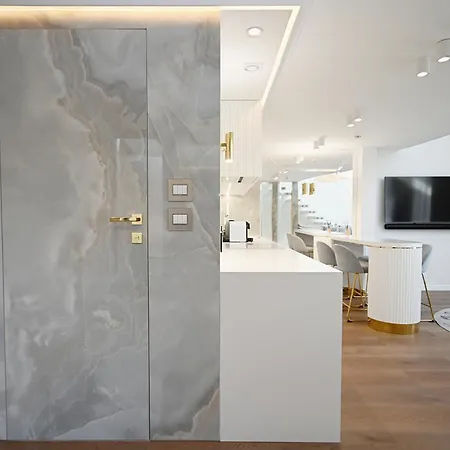 Air Conditioned 3city In Center By Renters *